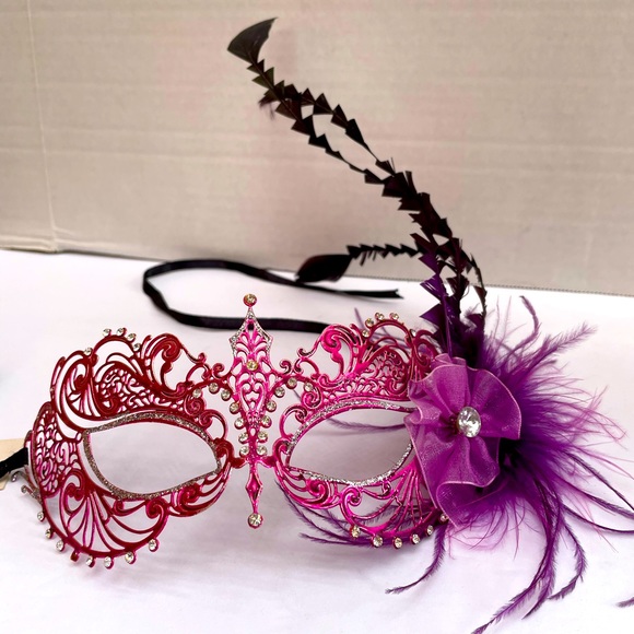 - Halloween party mask NWT - Picture 4 of 6